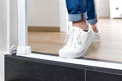 Safety 1st SecurTech Flat Step Metal Gate - White
