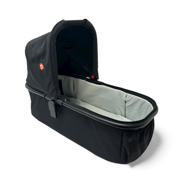 Outnabout V6 Switch carrycot parent facing