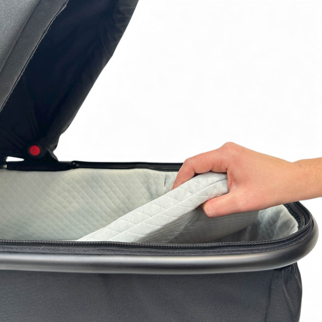 Outnabout V6 Switch carrycot parent facing